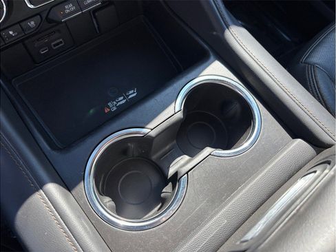 Used 2021 Chevrolet Suburban High Country image 41