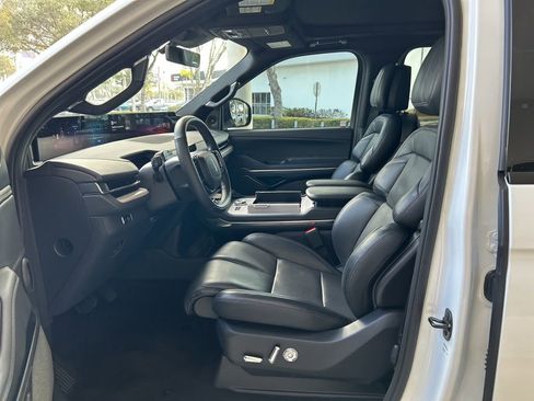 Used 2025 Lincoln Navigator Reserve w/ Jet Appearance Package image 6