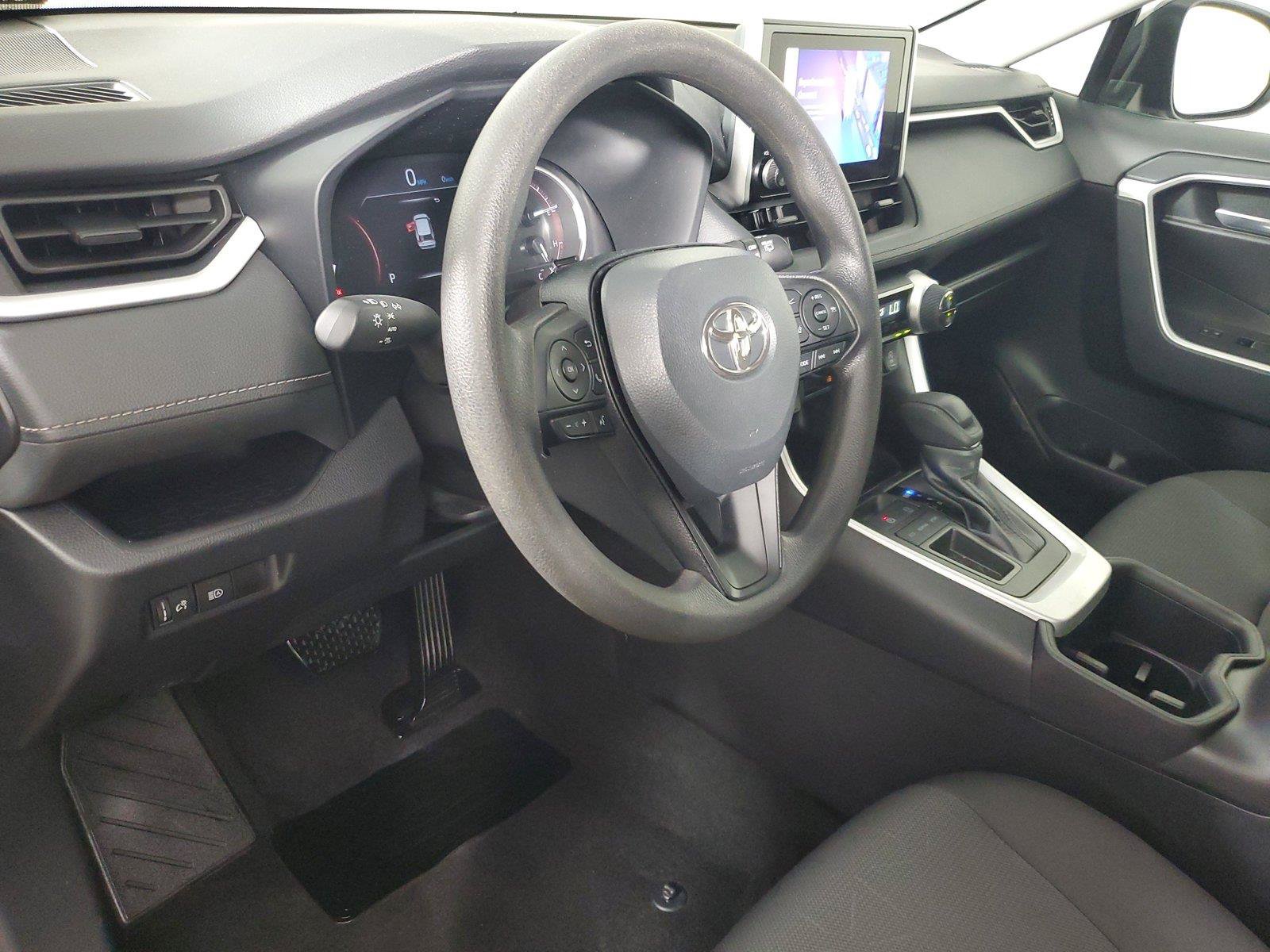 Used 2025 Toyota RAV4 XLE FWD image 23