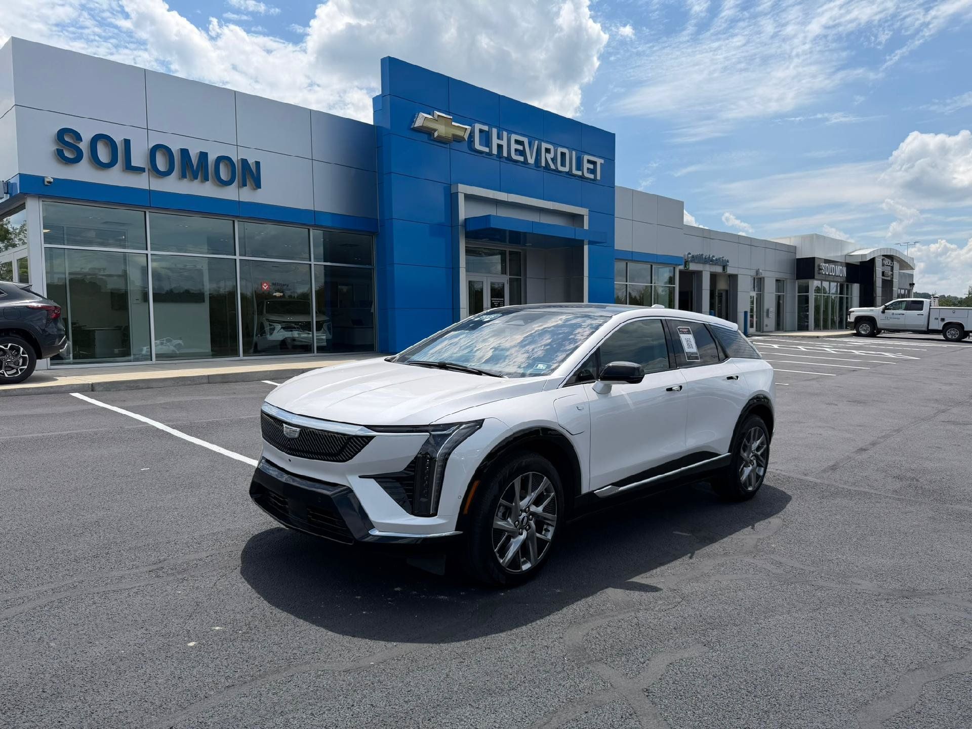 Certified 2025 Cadillac Optiq Luxury 1 AWD/4WD image 1