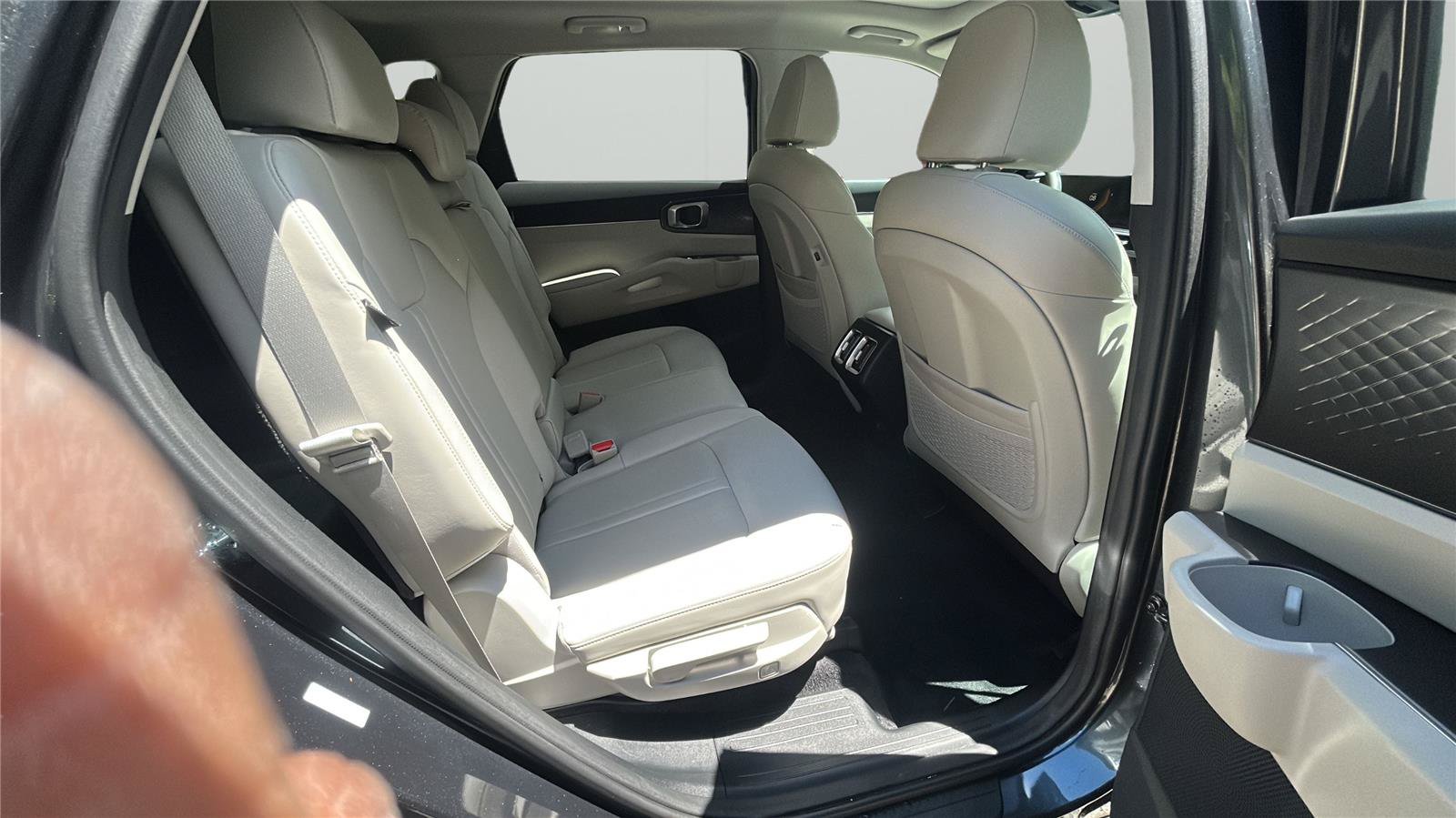 Used 2024 Kia Sorento S w/ Panoramic Sunroof Package FWD image 13
