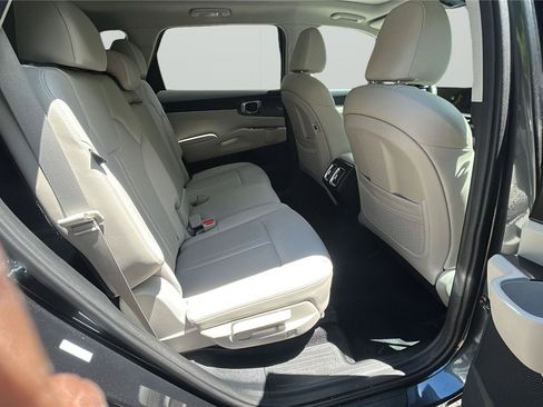 Used 2024 Kia Sorento S w/ Panoramic Sunroof Package FWD image 13