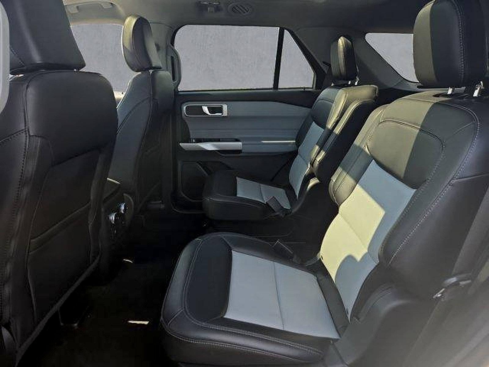 Certified 2023 Ford Explorer XLT w/ Equipment Group 202A AWD/4WD image 23