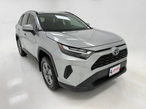 Used 2022 Toyota RAV4 XLE FWD image 2