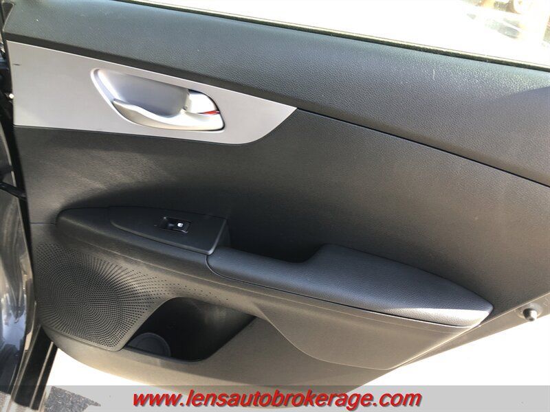 Used 2024 Kia Forte LXS FWD image 19