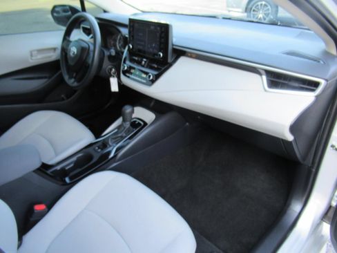 Used 2022 Toyota Corolla LE FWD image 12