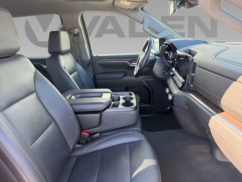 Used 2024 GMC Sierra 1500 SLT image 8