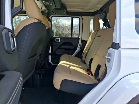 Used 2021 Jeep Wrangler Unlimited Sahara w/ Uconnect 4C Nav & Sound Group image 10