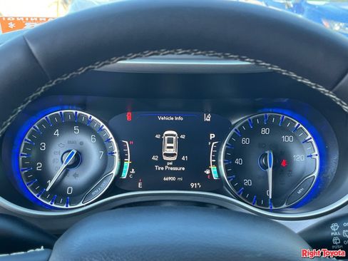 Used 2025 Chrysler Pacifica Select FWD image 24