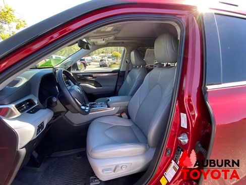 Used 2023 Toyota Highlander Platinum AWD/4WD image 33