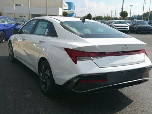 New 2026 Hyundai Elantra Limited image 3