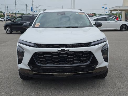Used 2025 Chevrolet Trax ACTIV FWD image 9