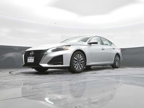 Used 2023 Nissan Altima 2.5 SV image 35