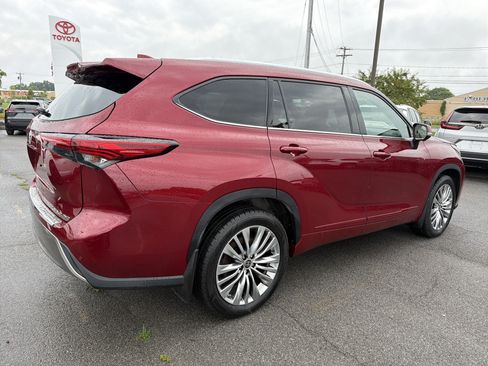 Used 2023 Toyota Highlander Platinum AWD/4WD image 7