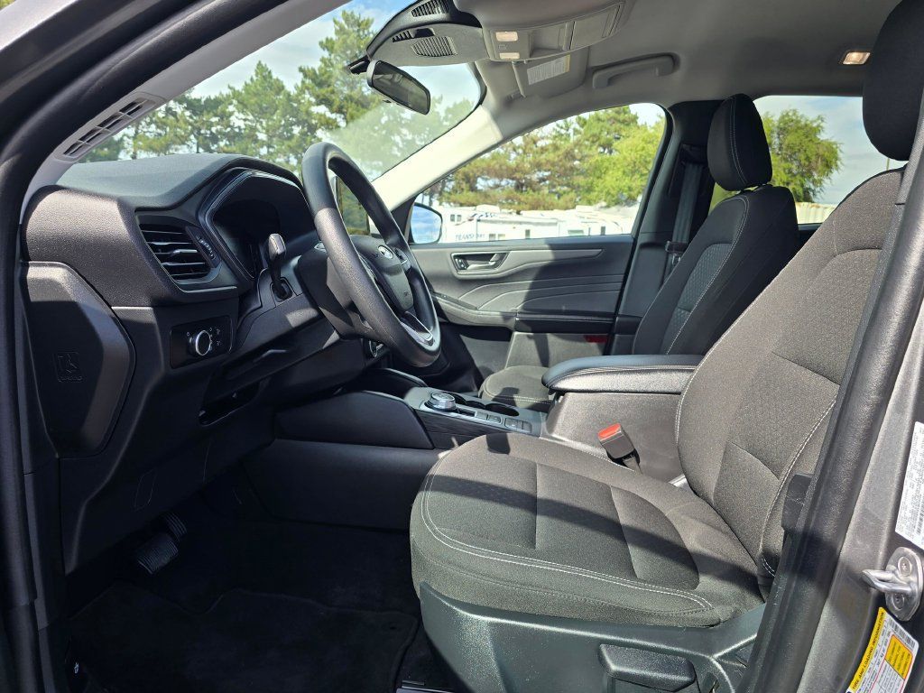 Used 2025 Ford Escape Active AWD/4WD image 11
