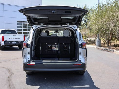 Certified 2023 Toyota Sienna LE AWD/4WD image 27