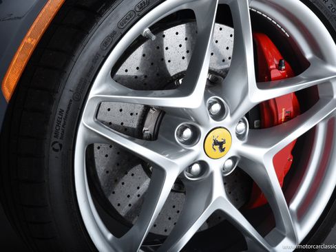 Used 2025 Ferrari Roma Spider RWD image 31