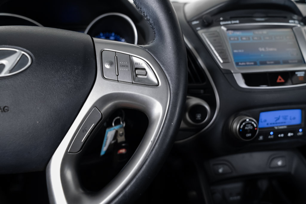 Used 2010 Hyundai Tucson Limited w/ Premium Pkg 4 FWD image 30