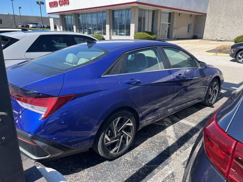 Used 2025 Hyundai Elantra Limited image 4