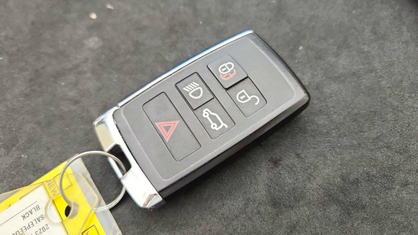 Used 2023 Land Rover Defender 110 SE AWD/4WD image 13