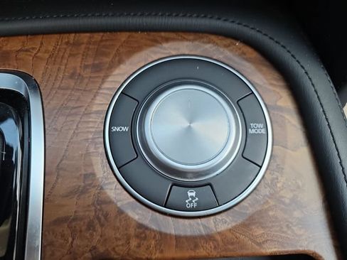 Used 2024 Nissan Armada SL w/ Captain's Chairs Package RWD image 28
