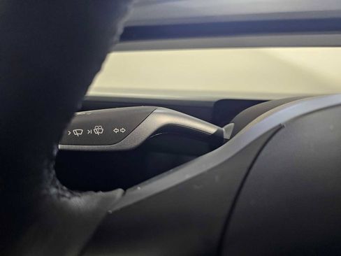 Used 2023 Tesla Model Y AWD image 22