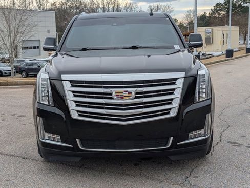 Used 2020 Cadillac Escalade Platinum image 2