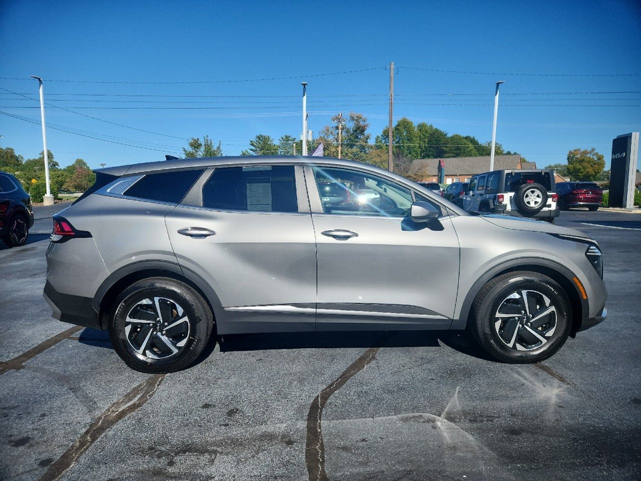Certified 2025 Kia Sportage LX FWD image 8