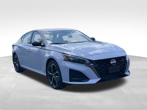 Certified 2024 Nissan Altima 2.5 SR w/ SR Premium Package FWD image 3