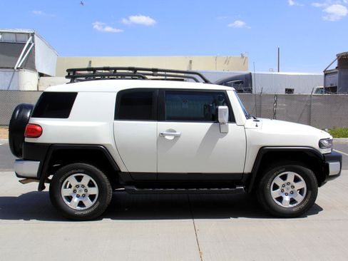 Used 2010 Toyota FJ Cruiser 4WD image 4