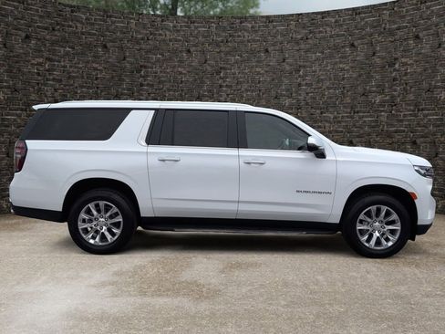 Used 2023 Chevrolet Suburban Premier RWD image 3