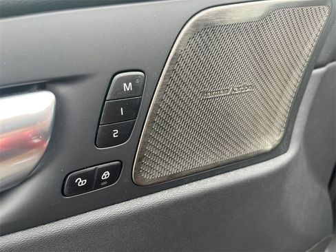 Used 2024 Volvo XC60 T8 Ultimate image 22