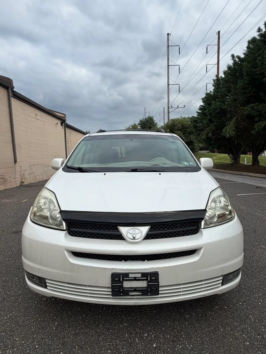 Used 2004 Toyota Sienna XLE FWD image 2