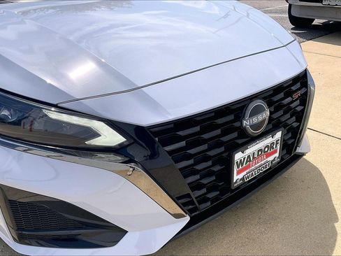 Used 2023 Nissan Altima 2.5 SR FWD image 33