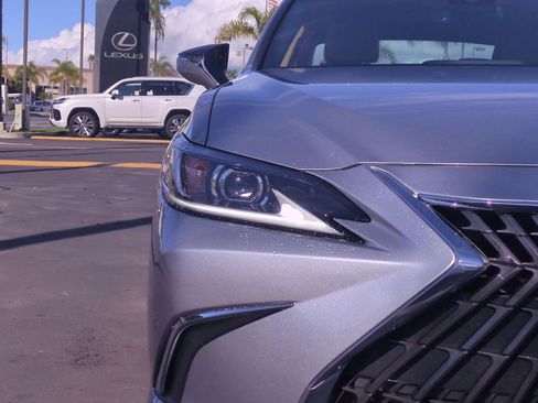 Certified 2025 Lexus ES 350 image 11