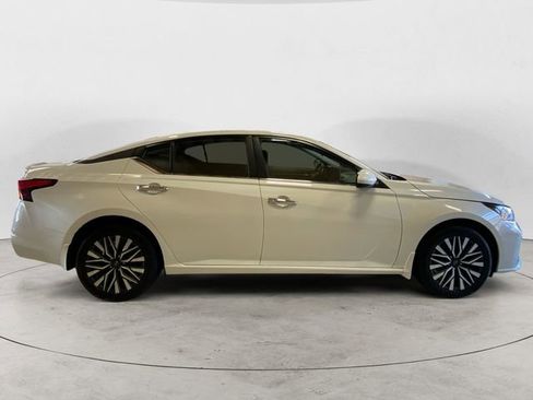 Certified 2023 Nissan Altima 2.5 SV w/ SV Premium Package image 6