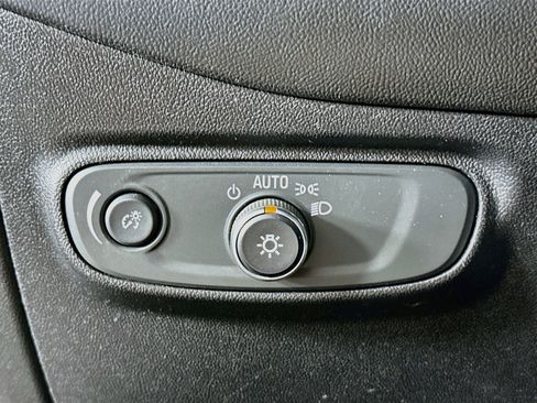 Used 2019 Chevrolet Equinox LT FWD image 17