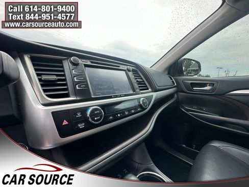 Used 2019 Toyota Highlander XLE AWD/4WD image 12