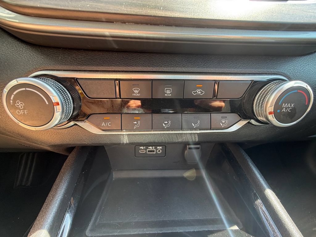 Used 2024 Nissan Altima 2.5 SV FWD image 24