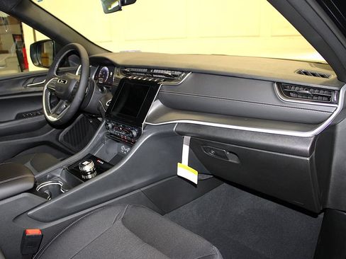 New 2026 Jeep Grand Cherokee Laredo X AWD/4WD image 29