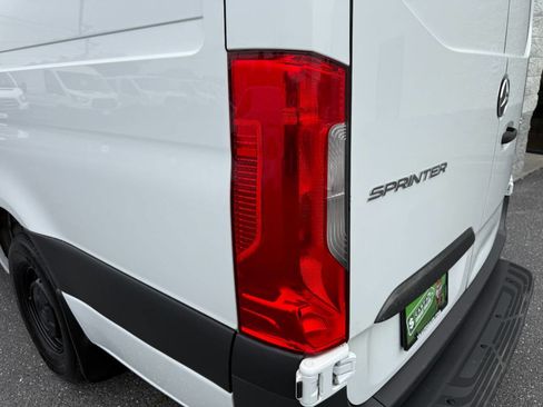 Used 2022 Mercedes-Benz Sprinter 2500 image 38