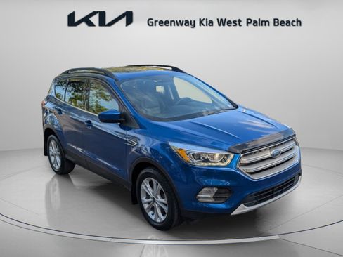 Used 2019 Ford Escape SEL image 2