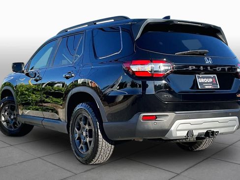Used 2025 Honda Pilot TrailSport image 11