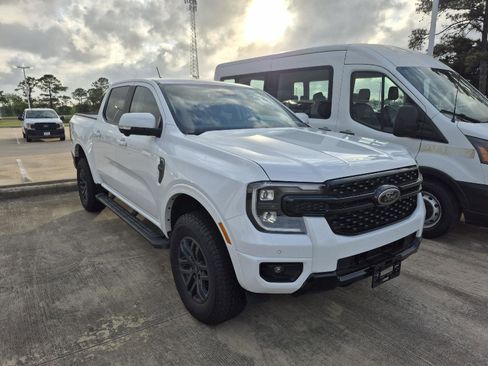Used 2025 Ford Ranger Lariat w/ FX4 Off-Road Package image 2