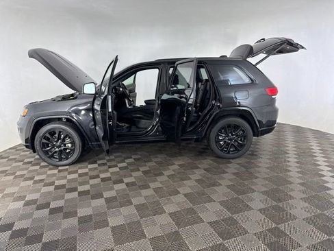 Used 2021 Jeep Grand Cherokee Laredo X AWD/4WD image 11