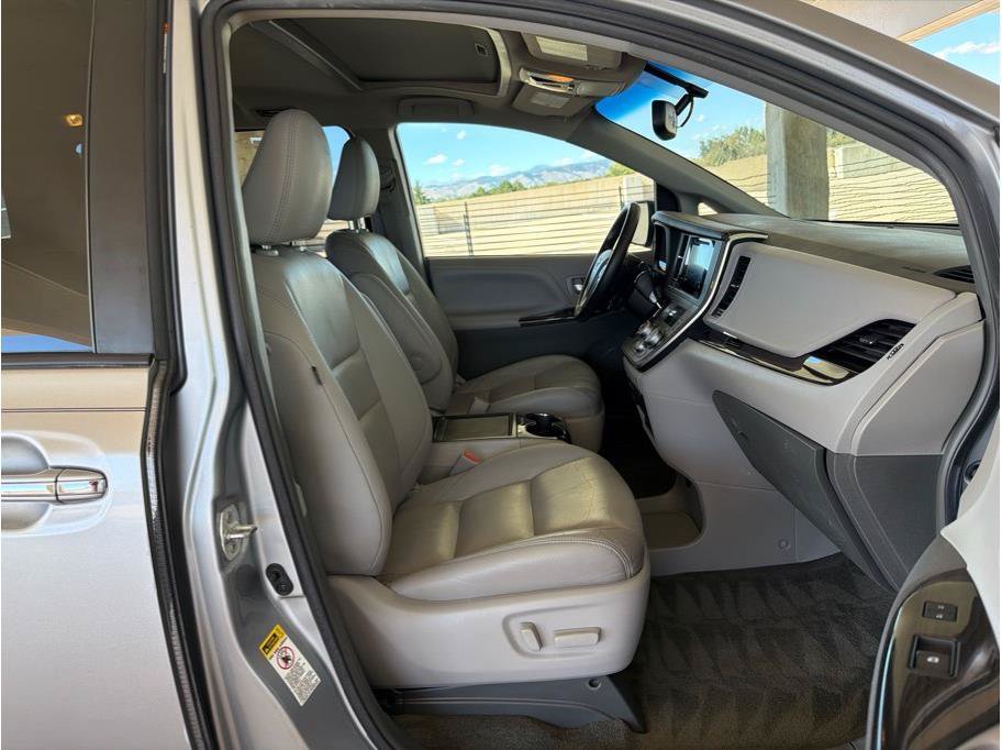 Used 2017 Toyota Sienna XLE w/ XLE Navigation Package FWD image 15