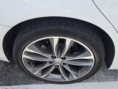 Used 2022 Chevrolet Malibu LT w/ Leather Package FWD image 6
