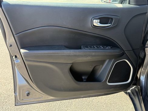 Used 2019 Jeep Compass Latitude image 10