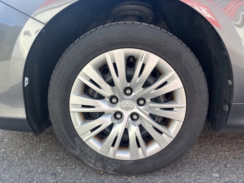 Used 2012 Toyota Camry image 11