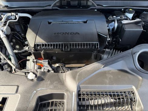 Used 2023 Honda Pilot Touring image 8